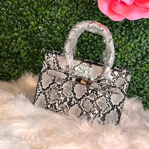 Snake print Crossbody Brand New from Glamorous Accessories - Picture 1 of 6